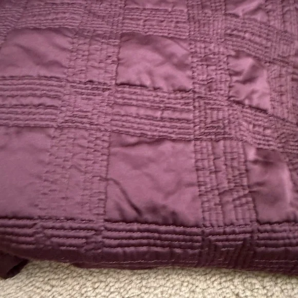 Fieldcrest Silk Set of King Shams and Comforter/Quilt in Deep Purple - Picture 3 of 6